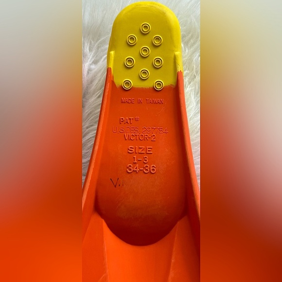 TYR Kids' Flexfin Training Swim Fins (Size 1-3 / 34-36) - Picture 4 of 5